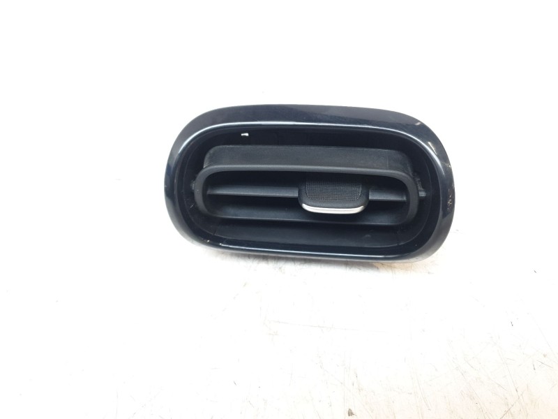 Recambio de aireador derecho para toyota yaris cross hybrid fwd style referencia OEM IAM 55650K0050  