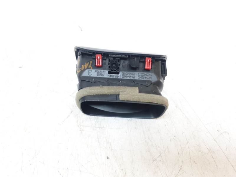 Recambio de aireador derecho para toyota yaris cross hybrid fwd style referencia OEM IAM 55650K0050  