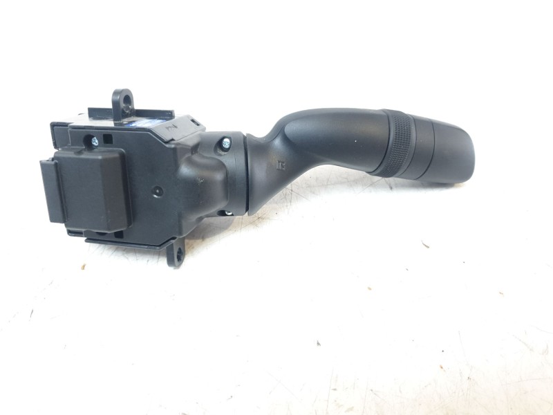 Recambio de mando intermitentes para toyota yaris cross hybrid fwd style referencia OEM IAM 02D7017J910  