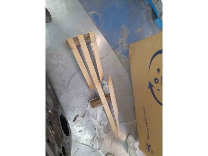 Recambio de puerta delantera derecha para audi a4 avant (8w5) básico referencia OEM IAM 8W0831052D  