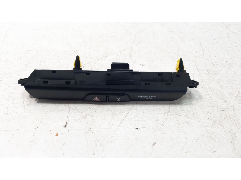 Recambio de warning para kia stonic (ybcuv) concept referencia OEM IAM 4D63611000  