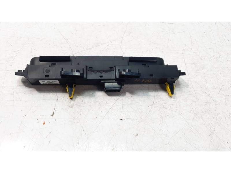 Recambio de warning para kia stonic (ybcuv) concept referencia OEM IAM 4D63611000  