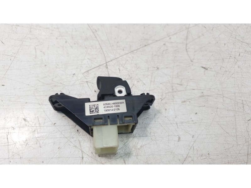Recambio de mando elevalunas trasero izquierdo para kia stonic (ybcuv) concept referencia OEM IAM 4D65201000  