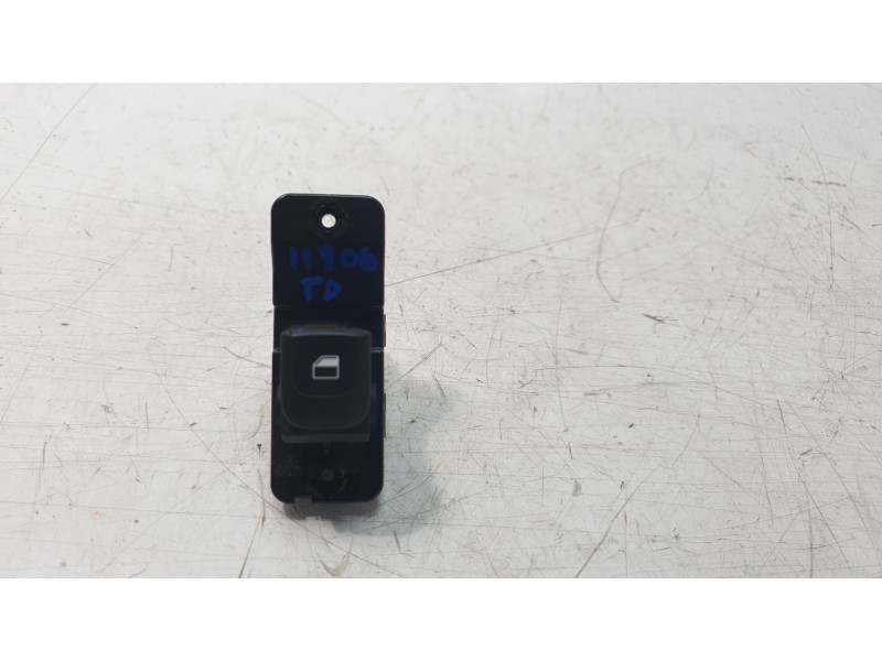 Recambio de mando elevalunas trasero derecho para kia stonic (ybcuv) concept referencia OEM IAM 4D65251000  