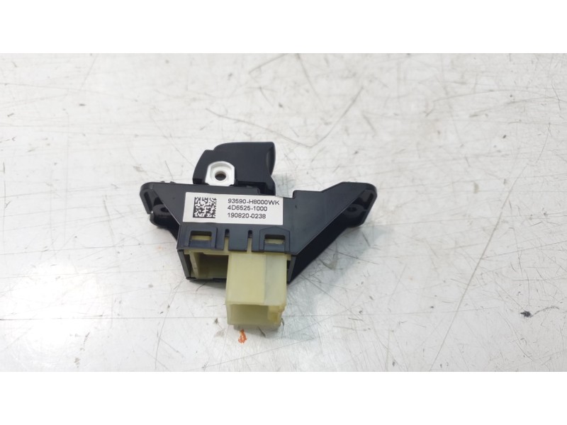 Recambio de mando elevalunas trasero derecho para kia stonic (ybcuv) concept referencia OEM IAM 4D65251000  