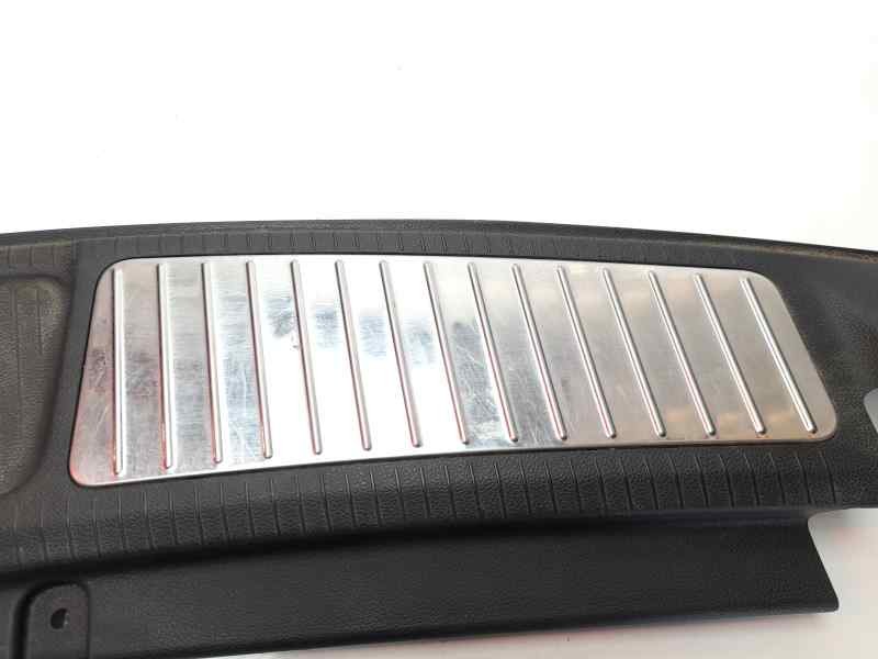 Recambio de molduras traseras para opel insignia sports tourer edition referencia OEM IAM 13222434  