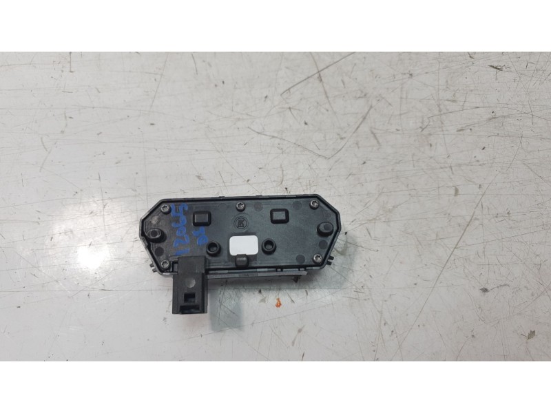 Recambio de interruptor para mercedes-benz cla (c118) cla 200 4-matic (118.388) referencia OEM IAM A1779056700  