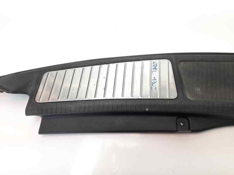 Recambio de molduras traseras para opel insignia sports tourer edition referencia OEM IAM 13222434  
