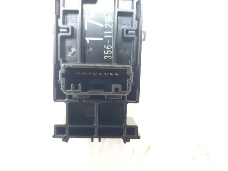 Recambio de mando elevalunas trasero izquierdo para toyota yaris cross hybrid fwd style referencia OEM IAM 8481002260  