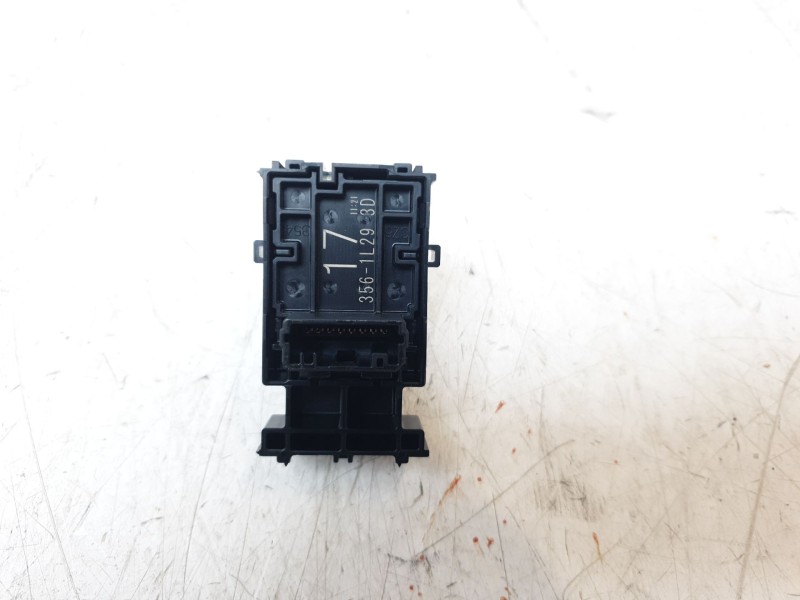 Recambio de mando elevalunas trasero izquierdo para toyota yaris cross hybrid fwd style referencia OEM IAM 8481002260  