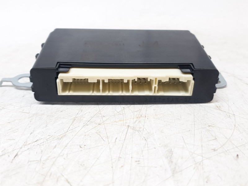 Recambio de modulo electronico para toyota yaris cross hybrid fwd style referencia OEM IAM 8922252011  
