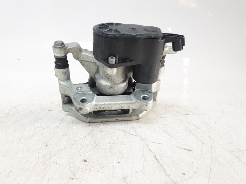 Recambio de pinza de freno trasera derecha para toyota yaris cross hybrid fwd style referencia OEM IAM L99515  