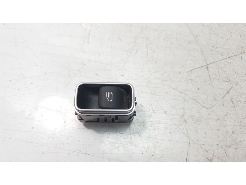Recambio de mando elevalunas trasero izquierdo para mercedes-benz cla (c118) cla 200 4-matic (118.388) referencia OEM IAM A16790