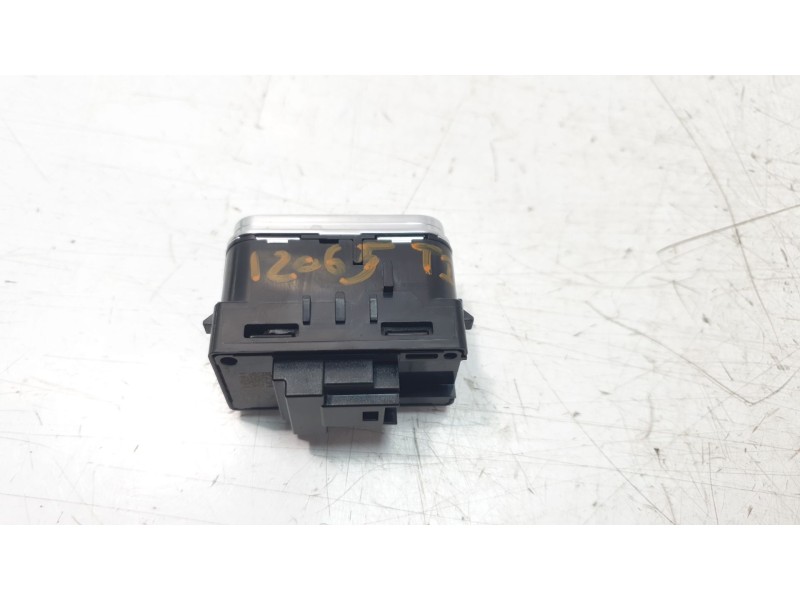 Recambio de mando elevalunas trasero izquierdo para mercedes-benz cla (c118) cla 200 4-matic (118.388) referencia OEM IAM A16790