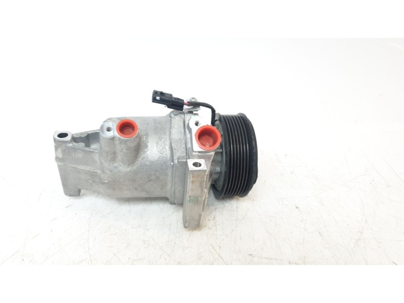 Recambio de compresor aire acondicionado para dacia sandero iii stepway expression referencia OEM IAM 926008469R  
