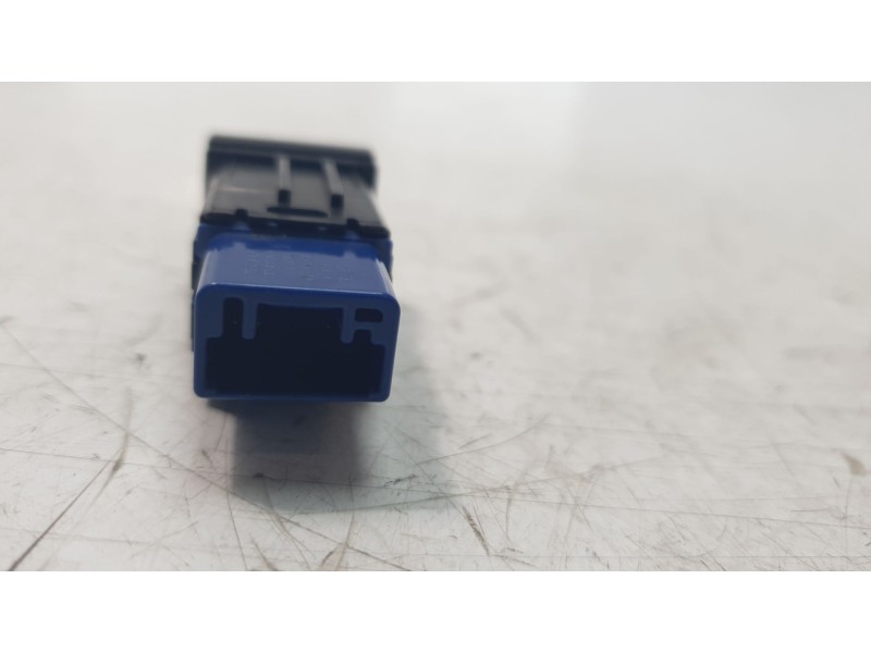 Recambio de puerta delantera derecha para toyota yaris cross hybrid fwd style referencia OEM IAM 8498802041 G2450B242N 