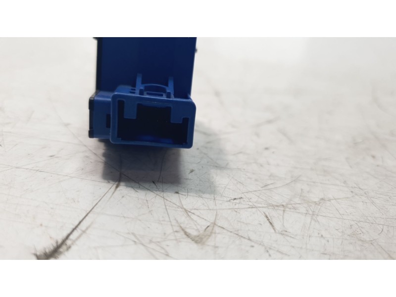 Recambio de interruptor para toyota yaris cross hybrid fwd style referencia OEM IAM 6950C25B  