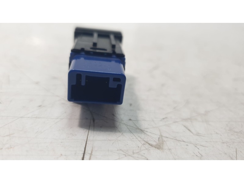 Recambio de interruptor para toyota yaris cross hybrid fwd style referencia OEM IAM F9110C221D  