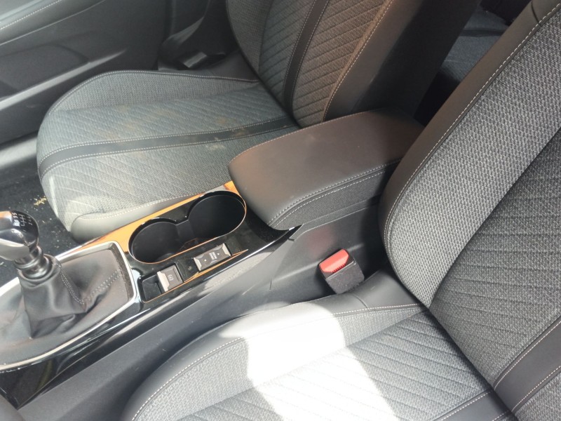 Recambio de apoyabrazos central para peugeot 208 ii (ub_, up_, uw_, uj_) 1.2 puretech 100 referencia OEM IAM   