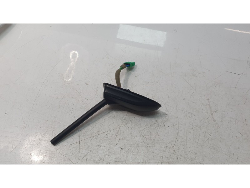 Recambio de antena para kia stonic (ybcuv) concept referencia OEM IAM 96200H8110  