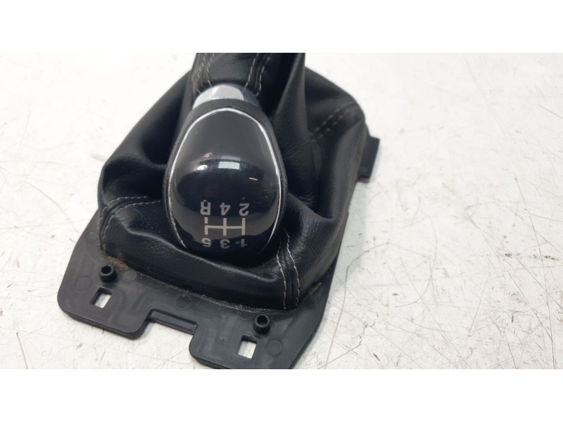 Recambio de pomo palanca cambio para ford ka+ 1.2 ti-vct cat referencia OEM IAM E4B57H409CC3JA6  