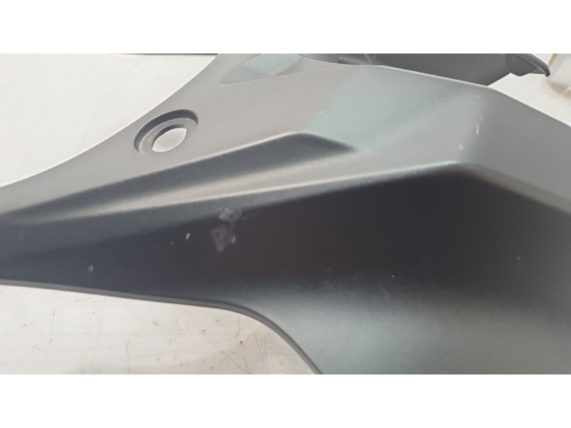 Recambio de moldura para honda cb 650r referencia OEM IAM 17570MKYD50ZJ 17570MKYD50ZJ 