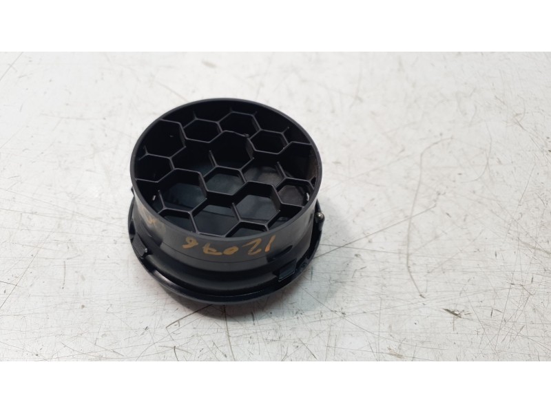 Recambio de rejilla aireadora para seat ibiza iv (6j5, 6p1) 1.4 tdi referencia OEM IAM 6P0819110  