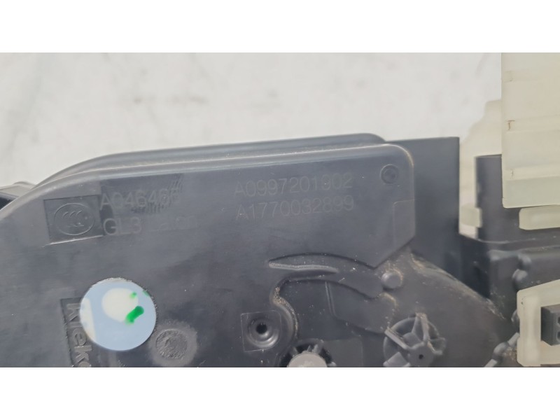 Recambio de cerradura puerta delantera izquierda para mercedes-benz cla (c118) cla 200 4-matic (118.388) referencia OEM IAM 0997