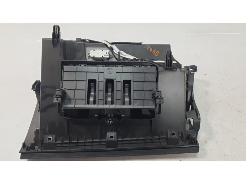 Recambio de guantera para mercedes-benz cla (c118) cla 200 4-matic (118.388) referencia OEM IAM 17768012009051  
