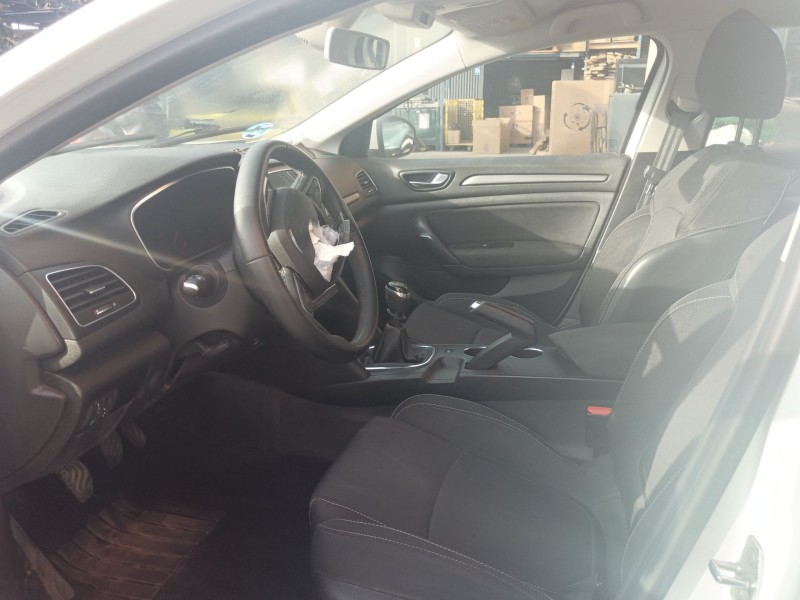 renault megane iv sedán del año 2021