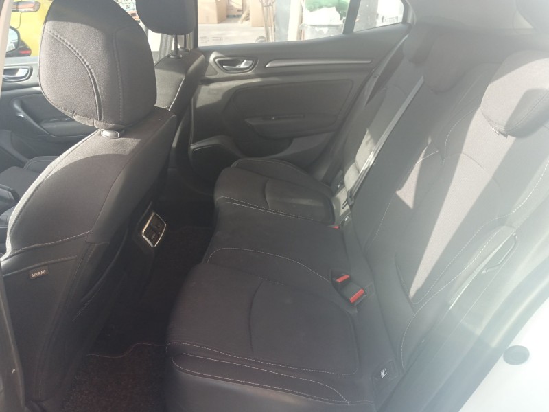 renault megane iv sedán del año 2021