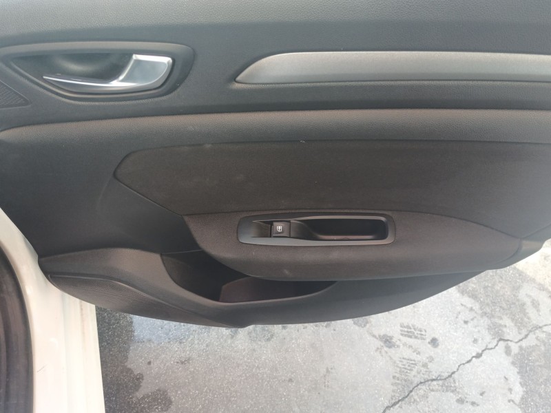 Recambio de mando elevalunas trasero derecho para renault megane iv sedán 1.5 blue dci 115 (lva6) referencia OEM IAM   