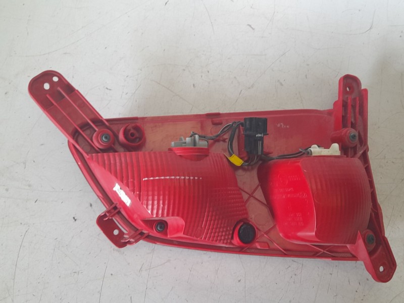 Recambio de piloto trasero derecho paragolpes para hyundai kona pure referencia OEM IAM 92406J9000  