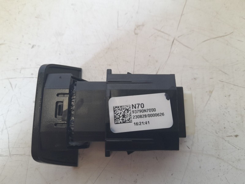 Recambio de warning para hyundai tucson (nx4e, nx4a) 1.6 t-gdi hybrid referencia OEM IAM 93790N7000  