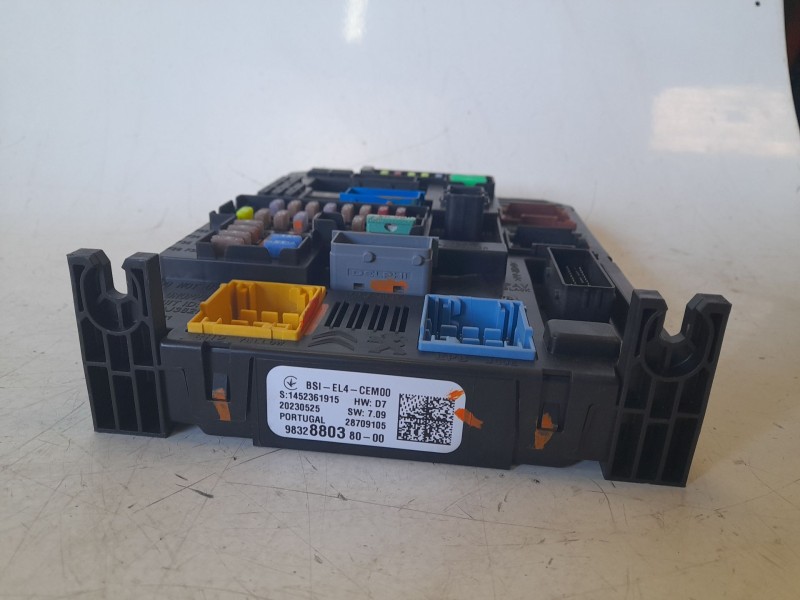 Recambio de caja reles / fusibles para citroën c4 berlina e-feel pack referencia OEM IAM 9832880380  