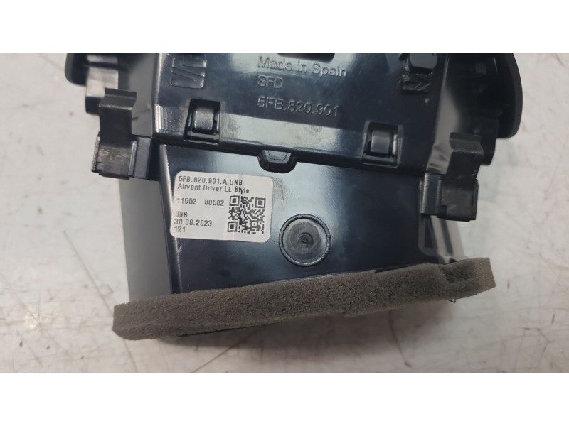 Recambio de aireador izquierdo para seat leon sportstourer (kl8, kld) 2.0 tdi referencia OEM IAM 5FB820901AUNB  