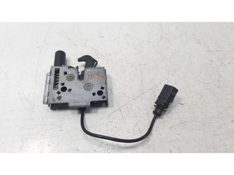 Recambio de cerradura capo para seat leon sportstourer (kl8, kld) 2.0 tdi referencia OEM IAM 4K0823509A  