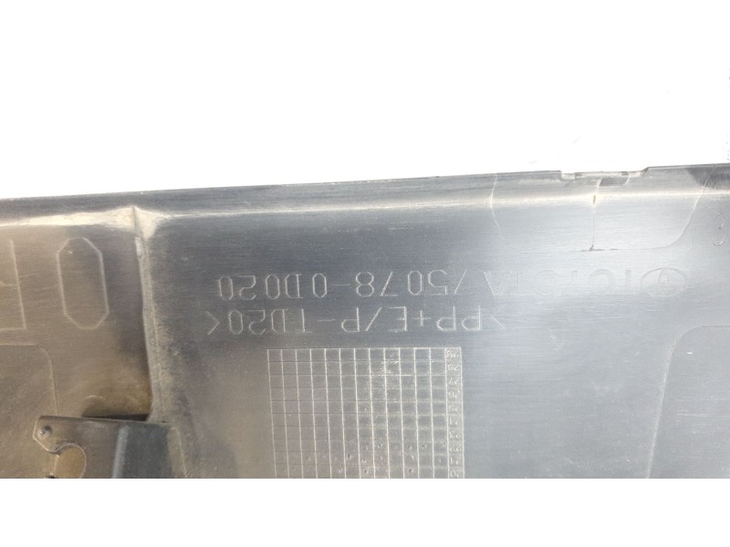 Recambio de moldura puerta trasera izquierda para toyota yaris cross hybrid fwd style referencia OEM IAM 750780D020  