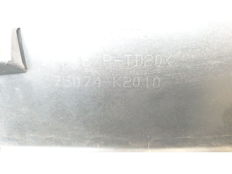 Recambio de moldura puerta delantera izquierda para toyota yaris cross hybrid fwd style referencia OEM IAM 75074K2010  