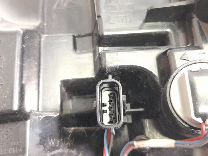 Recambio de piloto trasero izquierdo para renault captur ii (hf_) tce 90 (hfm6) referencia OEM IAM 265553075R  