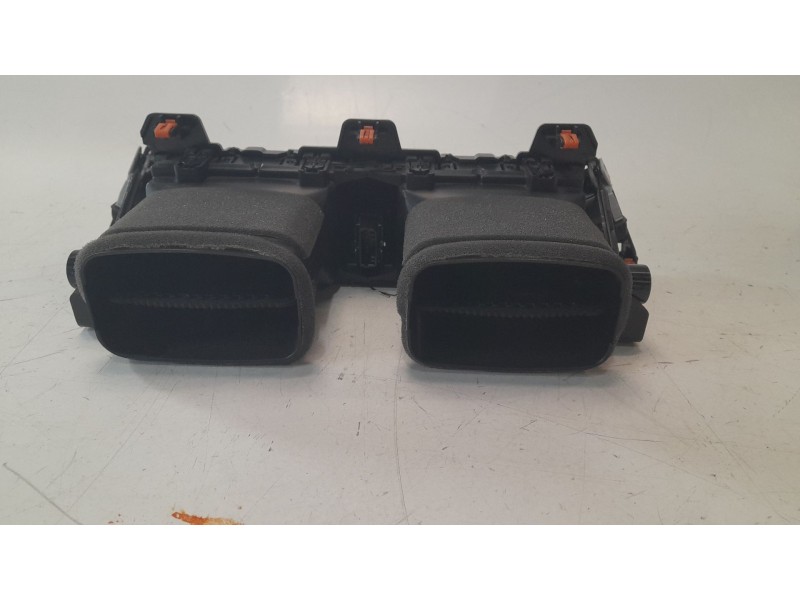 Recambio de aireador central para toyota corolla (e21) hybrid active referencia OEM IAM 0556412830  