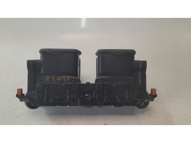 Recambio de aireador central para toyota corolla (e21) hybrid active referencia OEM IAM 0556412830  