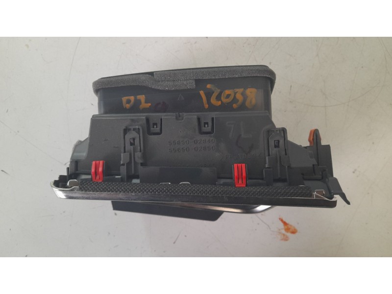 Recambio de aireador izquierdo para toyota corolla (e21) hybrid active referencia OEM IAM 5565002850  