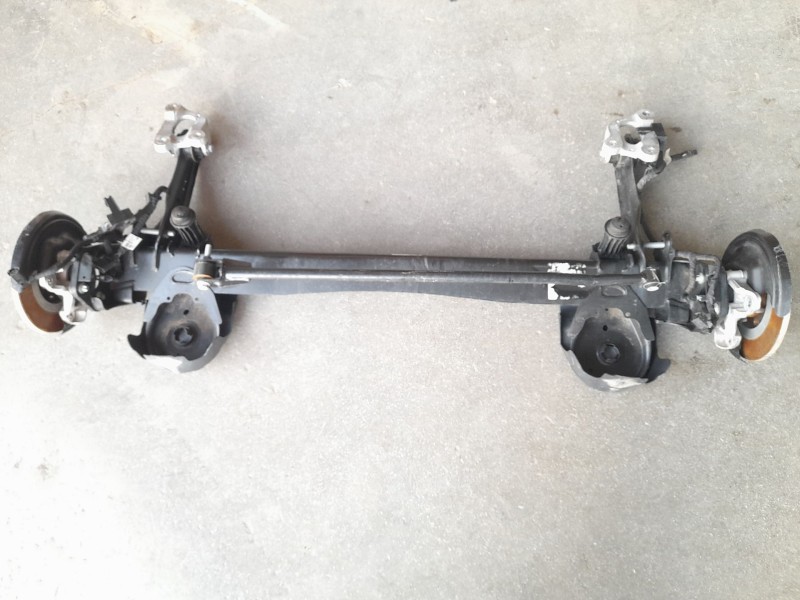 Recambio de puente trasero para citroën c4 berlina e-feel pack referencia OEM IAM 9843205180  