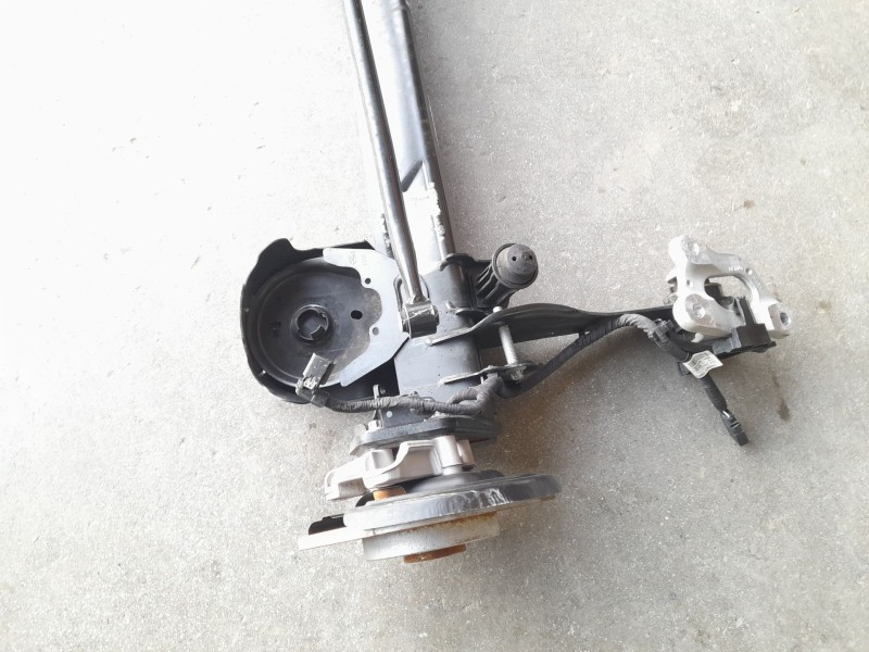 Recambio de puente trasero para citroën c4 berlina e-feel pack referencia OEM IAM 9843205180  