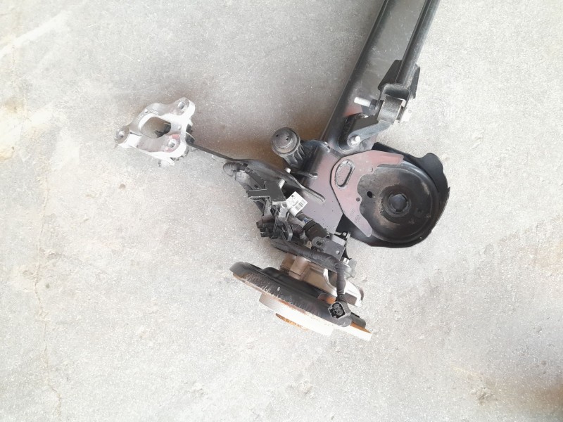 Recambio de puente trasero para citroën c4 berlina e-feel pack referencia OEM IAM 9843205180  