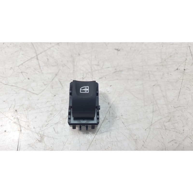 Recambio de mando elevalunas trasero derecho para renault megane iv hatchback (b9a/m/n_) 1.5 dci 110 (b9a3) referencia OEM IAM 2