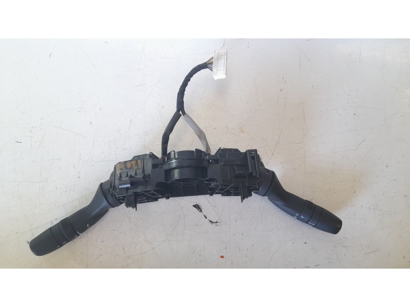 Recambio de mando intermitentes para toyota corolla (e21) hybrid active referencia OEM IAM 17J910 17J916  