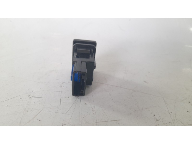 Recambio de interruptor para toyota yaris hybrid active referencia OEM IAM 15C629  