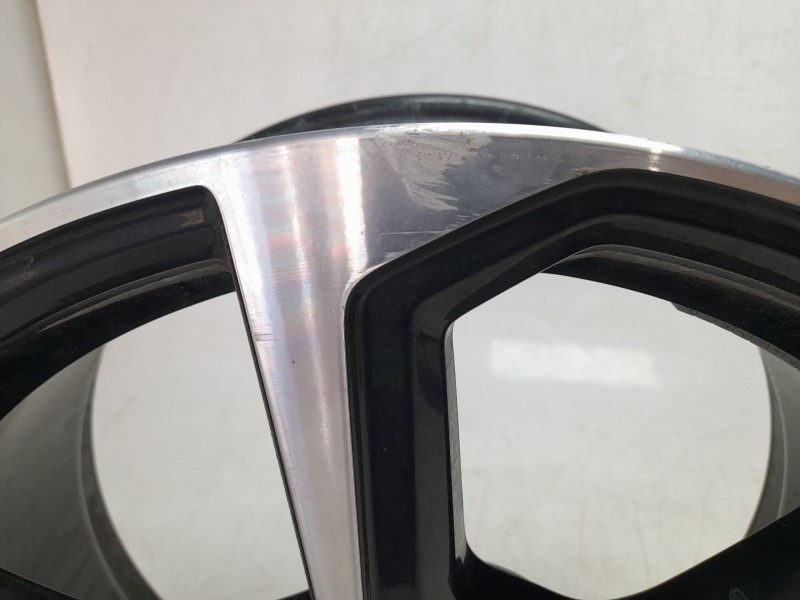 Recambio de llanta para audi q3 sportback (f3n) 40 tdi quattro referencia OEM IAM 83A601025BB  